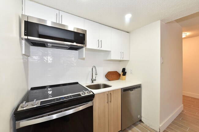 101- 160 Dowling Avenue Toronto Ontario M6K 3A6