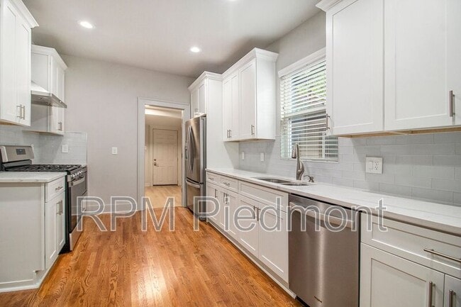 Photo - 751 Cascade Pl SW