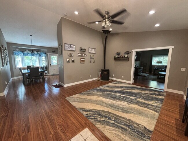 Photo - Spacious 2,048sf 3-bed home on acreage in Garden Valley!