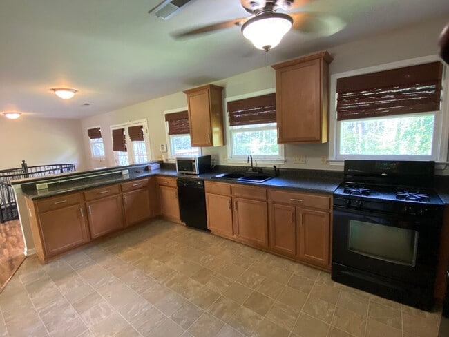 Building Photo - Fabulous 3 bed/2 bath home in PRIME BROOKH...