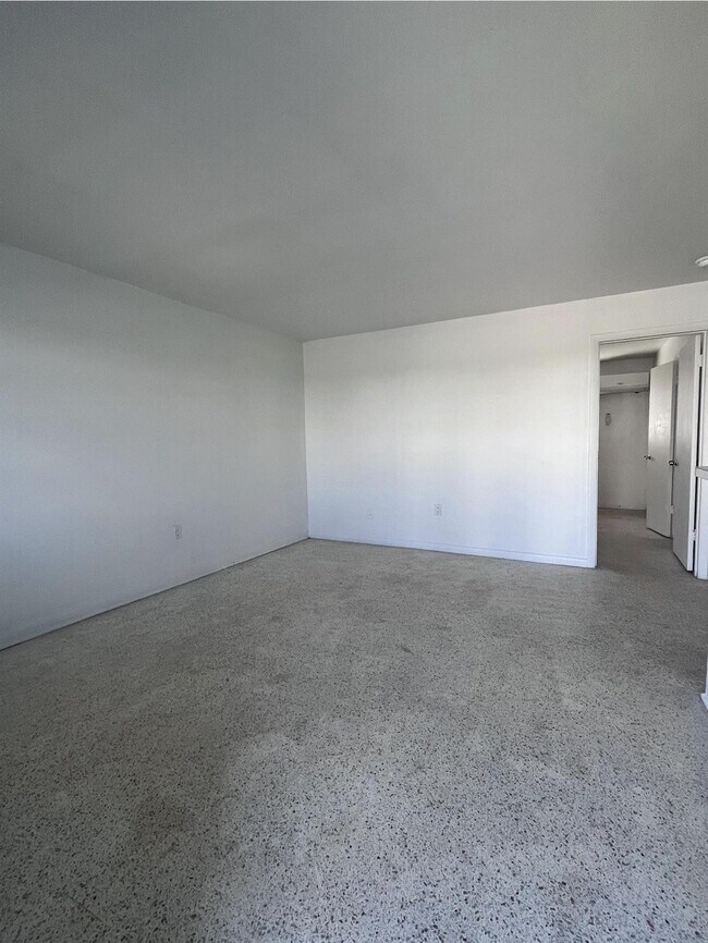 Photo - 598 Douglas Rd Unidad 3