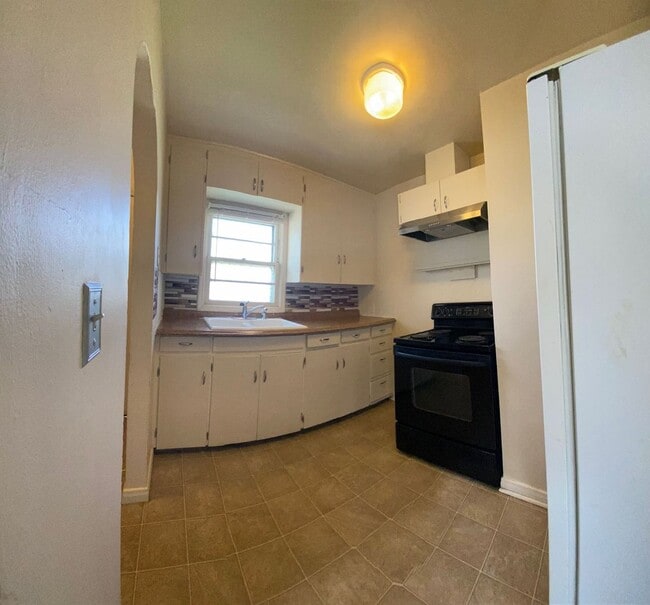 Photo - Duplex With Lots Of Room