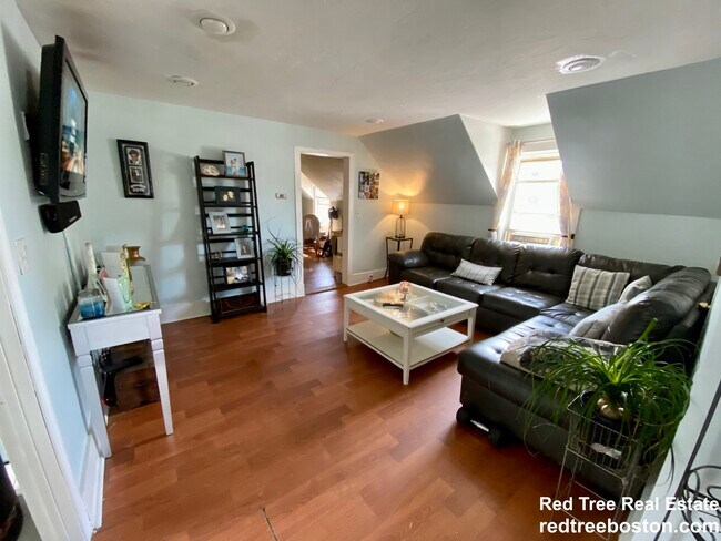 Photo - 335 Baker St Unit 2