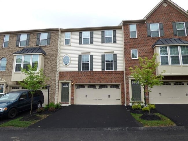 Building Photo - 2302 Pointe View Dr