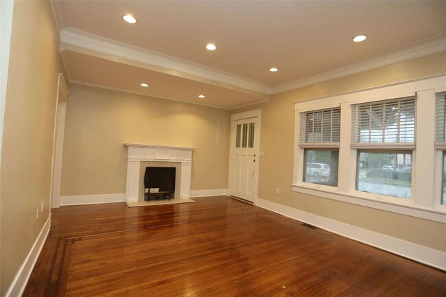 Photo - 614 W Alabama St