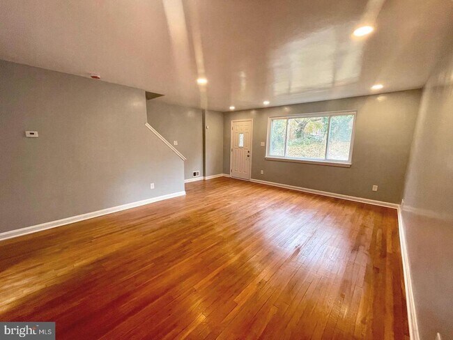Building Photo - 5028 Roseld Ct Rental