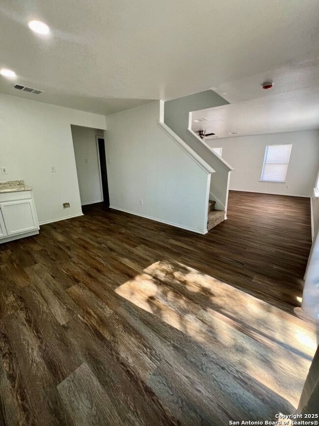 2411 Laden Meadows