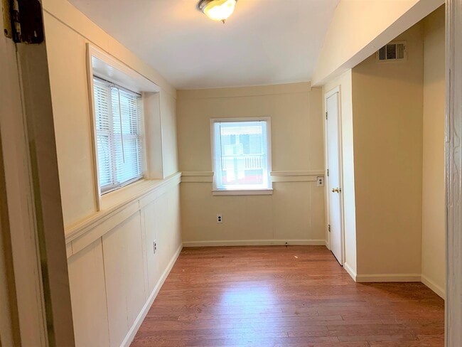 569 10th St NW Unidad 2