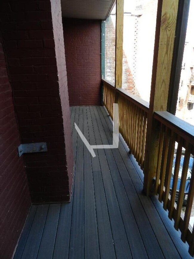 Photo - Open Spacious Layout 3 bed 1.5 bath 6/1 Br...