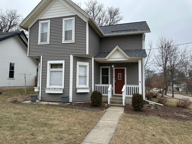 Photo - 110 N High St