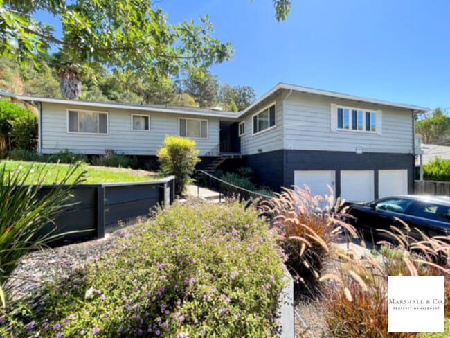 Building Photo - 2BR/2BA IN SUN VALLEY SPACIOUS, PRVT PATIO... Rental
