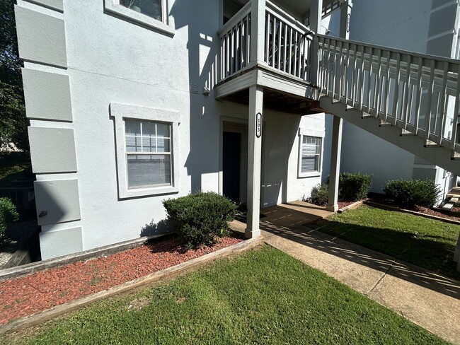 Building Photo - 2504 Avent Ferry Rd Unit 103