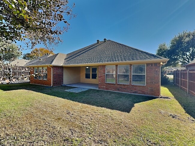 Photo - Your Dream Home Awaits in Parkwest—No Carpet, All Charm!