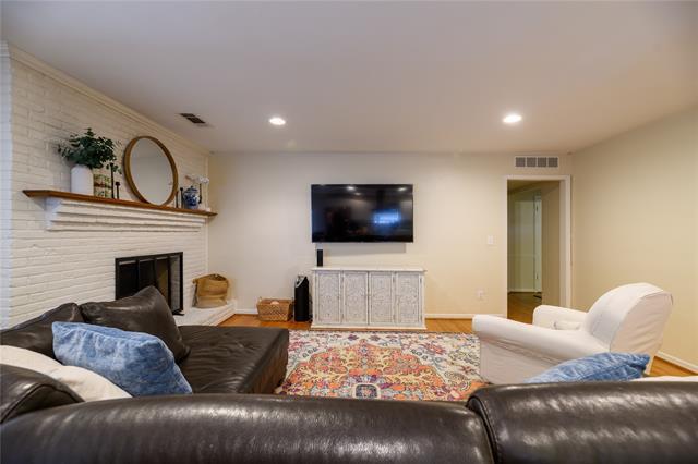 Photo - 109 N Lois Ln