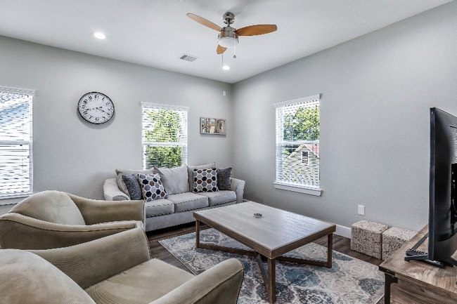 Photo - 144 W 5th St Unit B