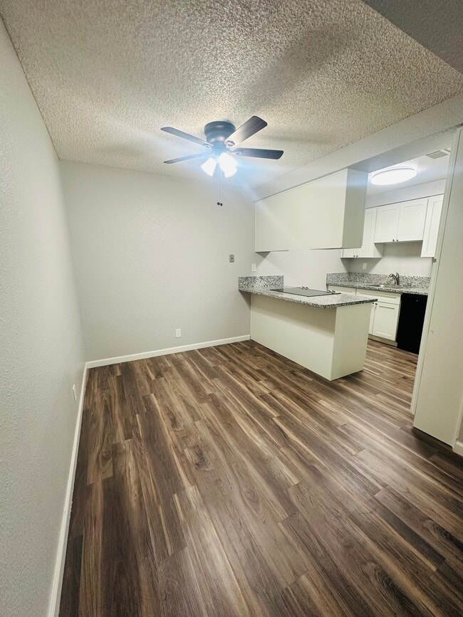Whitney Villa Apartments
