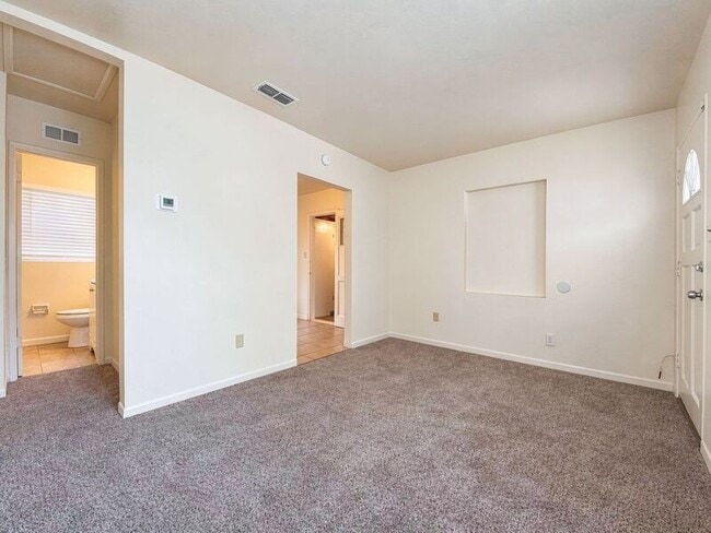 Photo - 404 Normandy St
