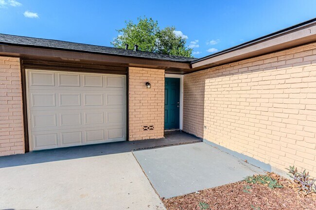 Photo - 6915 Forest Meadow St