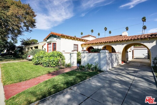 Photo - 3800 Roxton Ave