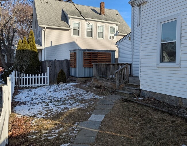 Building Photo - 536 Bridge St Unit 2