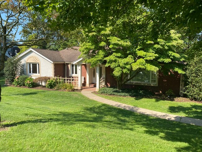 Building Photo - 150 N 7th St