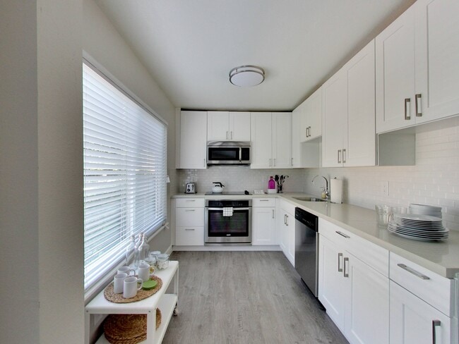 Photo - 245 Lee Street