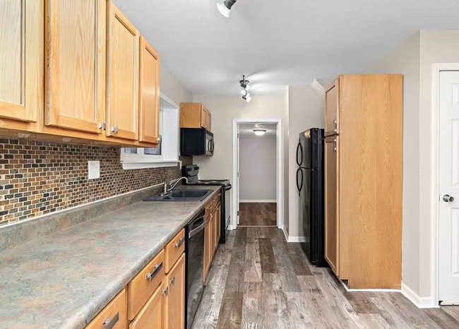 Photo - 3 Bedroom With Office And Fenced Yard