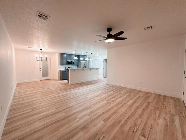 Photo - 306 N Roney St