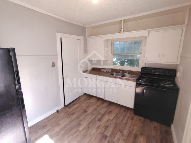 Photo - 1636 W 10th St