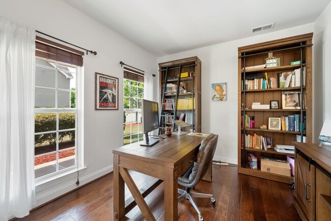 Photo - Available Early September! Gorgeous 5 Bed, 3.5 Ba Located In Kitts Creek - Pet Friendly!
