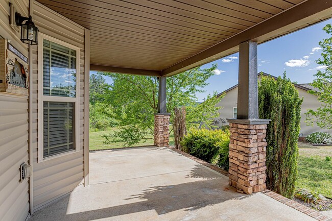 Photo - Home with Gorgeous Mountain Views!