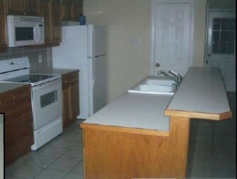 Building Photo - Creekside Townhomes