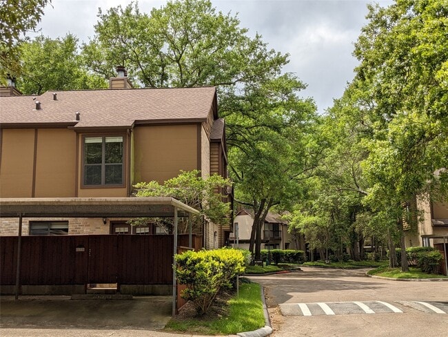 Building Photo - 11711 Memorial Dr Unit 133