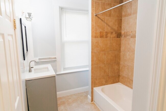 Photo - 64 Charles St Unit 1