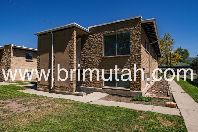 Building Photo - 1539 S Green St Unit 2