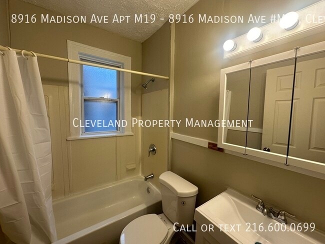 Photo - 8916 Madison Ave Unidad 8916 Madison Ave #M19, Cleveland, OH 44102