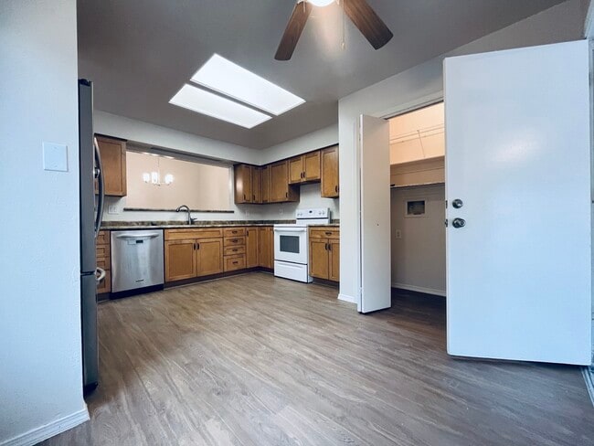 Photo - 10333 Camino Del Oso NE