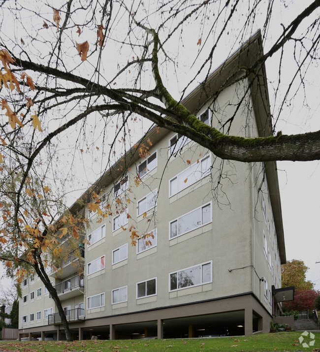 Photo - Redwood Manor