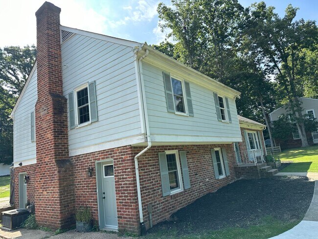 Photo - Exquisite 3-Bedroom Tri-Level Home for Ren...