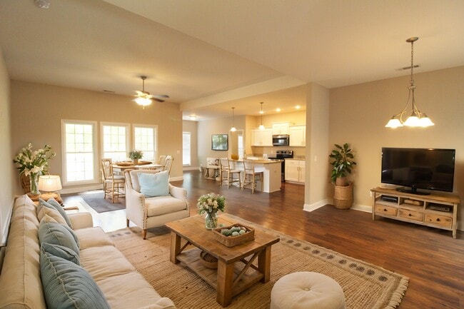 Photo - 209 Fallen Leaf Dr