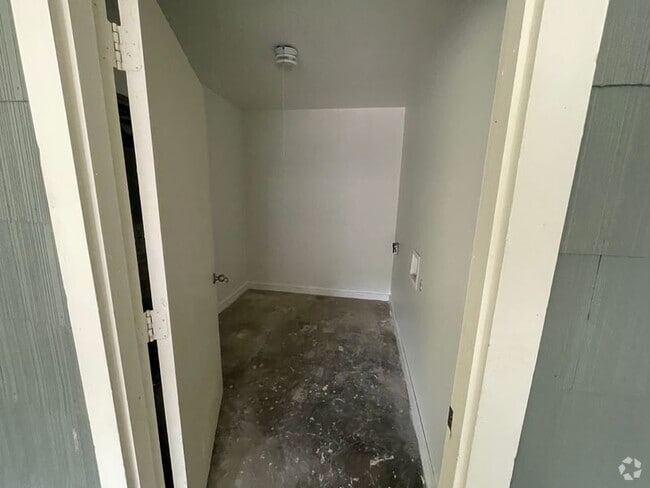 Building Photo - 6563 Franklin Delano Roosevelt Dr Rental