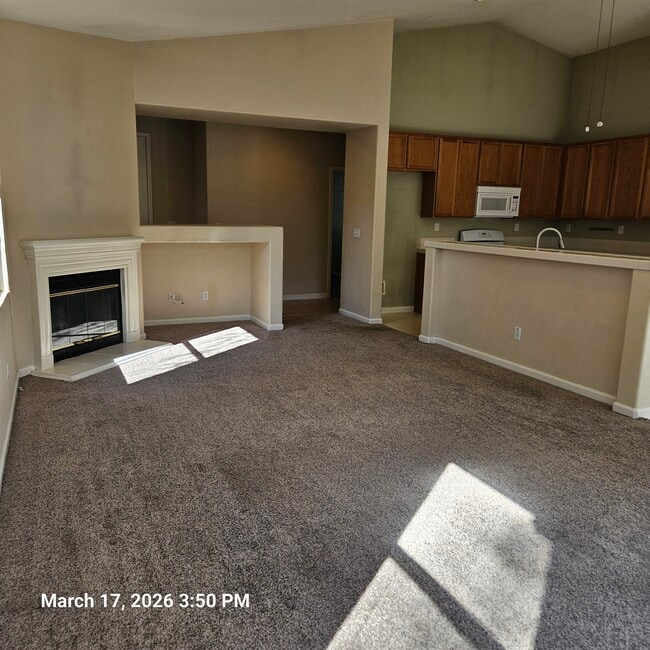 Photo - 916 Sawyer Way