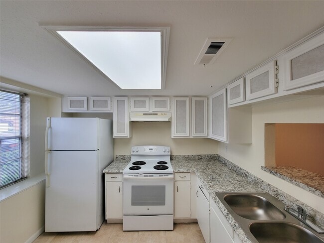 Building Photo - 14333 Memorial Dr Unit 50 Rental