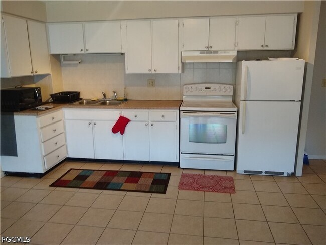 Photo - 4901 Victoria Dr Unit 205