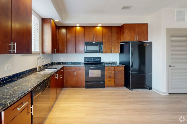 Pyramid - 2BR, 2BA - 1,187SF - Kitchen - Veranda Highpointe