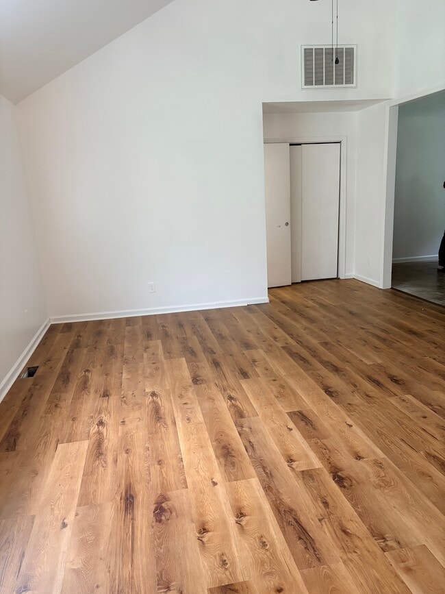 Living room - 1100 Randolph St