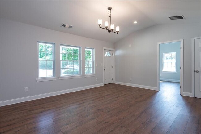 Photo - 331 Camilla Cir SW