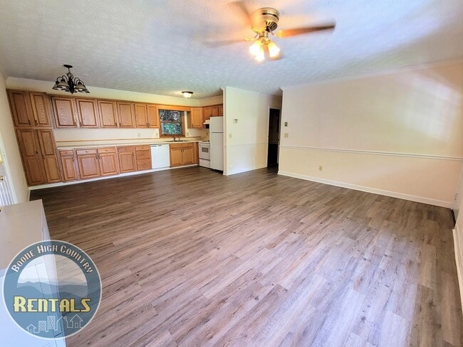 Photo - Gorgeous 3bd/2.5ba House With Included Downstairs Apartment