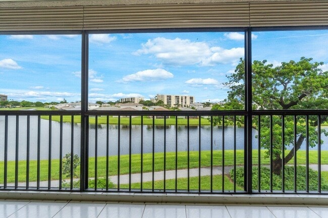 Building Photo - 14747 Cumberland Dr Unit 3010