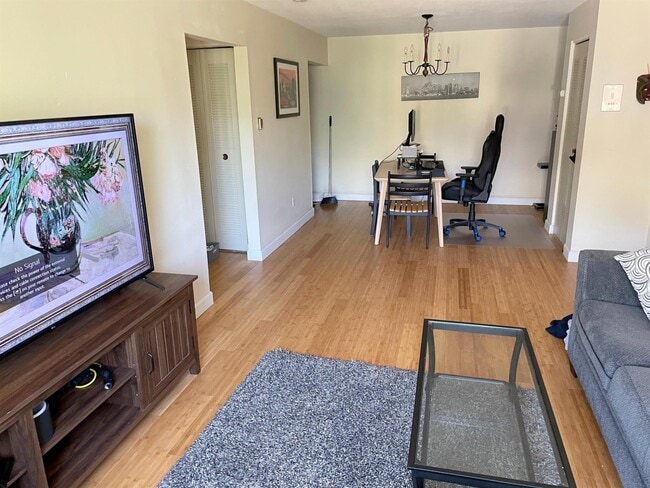 Building Photo - 11 Cameron Ave Unit 3